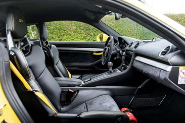 Porsche 718 Cayman GT4 — photo 19