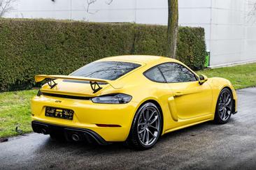Porsche 718 Cayman GT4 — photo 22