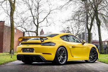 Porsche 718 Cayman GT4 — photo 25
