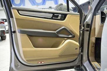 Porsche Cayenne III Turbo S E-Hybrid — photo 28