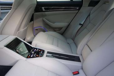 Porsche Panamera II GTS — photo 30