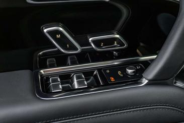 Land Rover Range Rover P550e Autobiography — photo 7