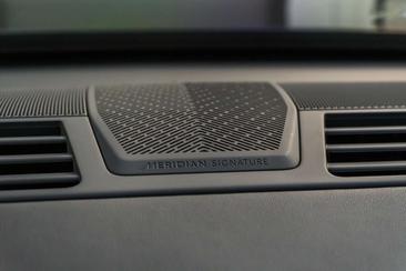 Land Rover Range Rover P550e Autobiography — photo 10