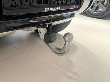 Land Rover Defender 110 D250 X-Dynamic SE — photo 9