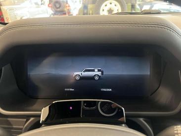 Land Rover Defender 110 D250 X-Dynamic SE — photo 13