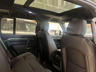 Land Rover Defender 110 D250 X-Dynamic SE — photo 15