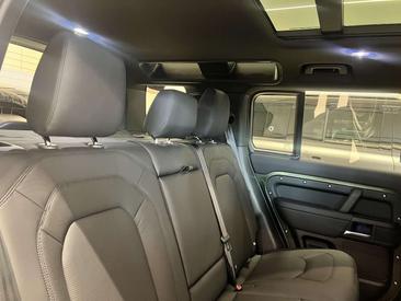 Land Rover Defender 110 D250 X-Dynamic SE — photo 18
