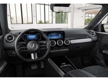 Mercedes GLB 200 AMG Line — photo 6