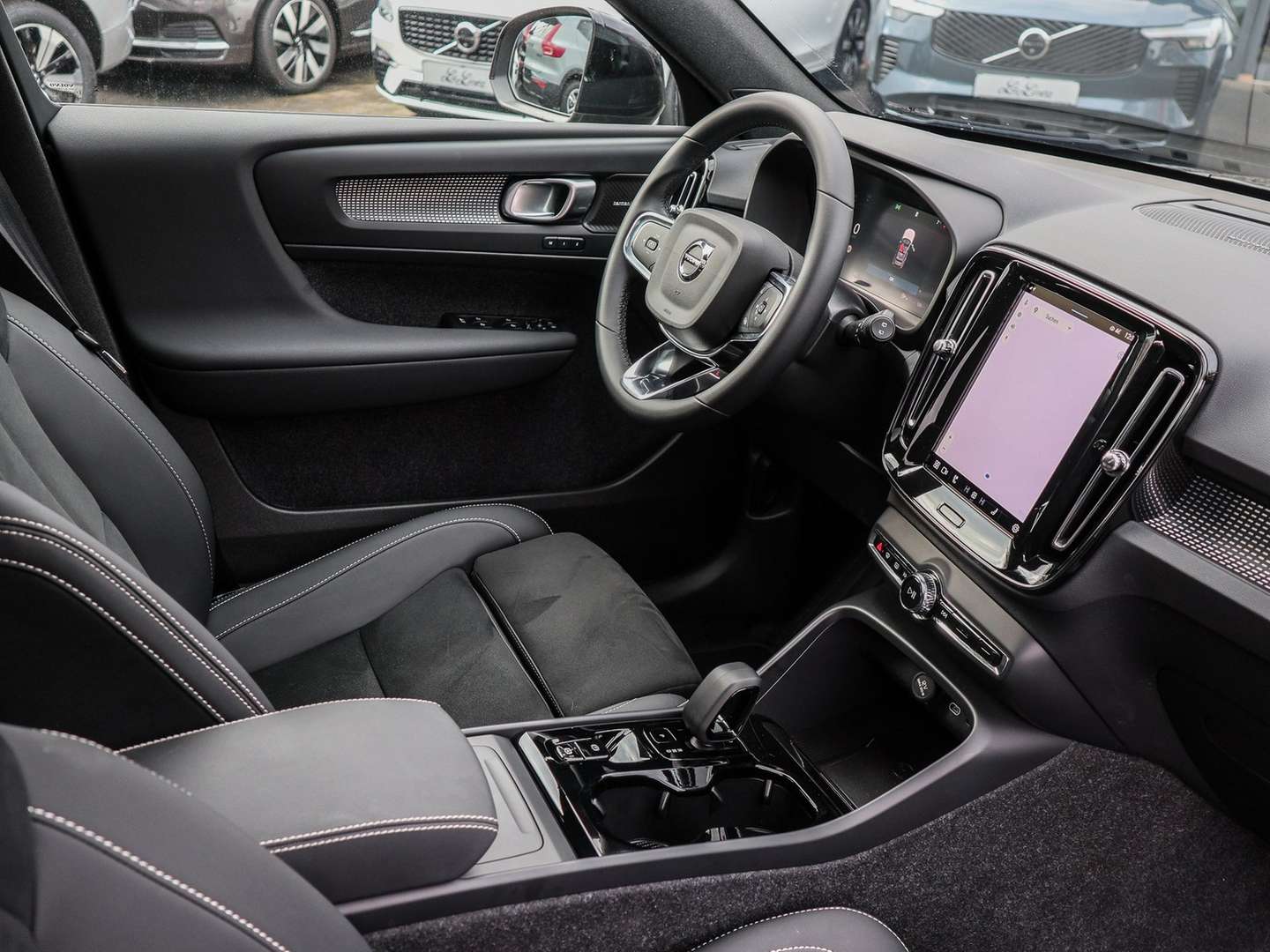 Volvo XC40 B3 Ultra Black Edition - 2025 - Joinsteer - #3