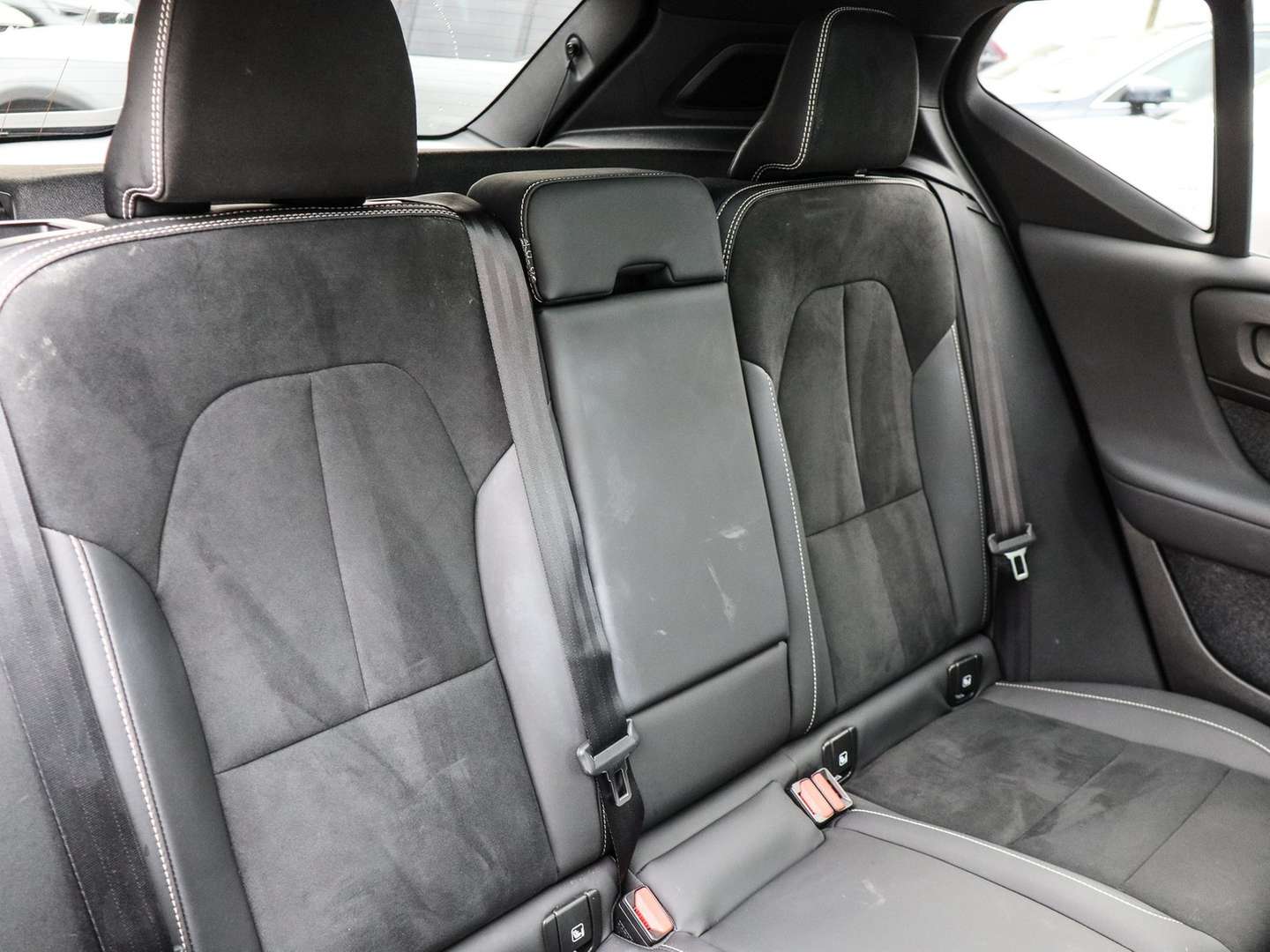 Volvo XC40 B3 Ultra Black Edition - 2025 - Joinsteer - #4