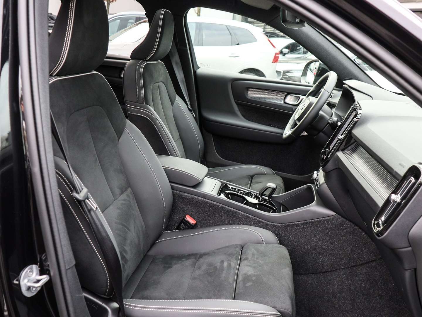 Volvo XC40 B3 Ultra Black Edition - 2025 - Joinsteer - #6