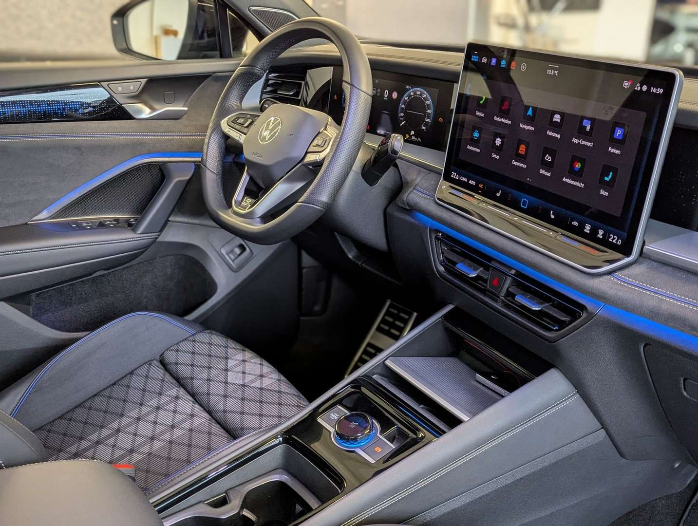 Volkswagen T-CROSS 4Motion R-Line - 2025 - Joinsteer - #10