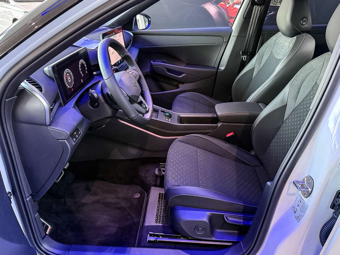 Volkswagen T-Roc R-Line - 2026 - Joinsteer - #11