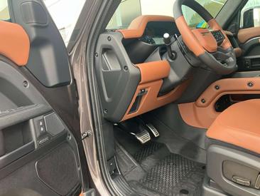 Land Rover Defender 110 4.4 V8 MHEV Octa AWD Aut. — photo 4