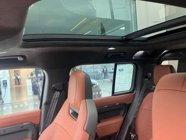 Land Rover Defender 110 4.4 V8 MHEV Octa AWD Aut. — photo 8