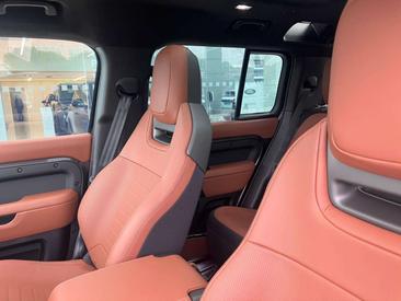 Land Rover Defender 110 4.4 V8 MHEV Octa AWD Aut. — photo 9