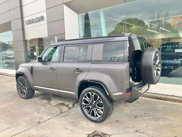 Land Rover Defender 110 4.4 V8 MHEV Octa AWD Aut. — photo 12