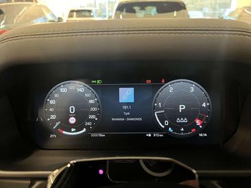 Land Rover Defender 110 D250 X-Dynamic SE — photo 11