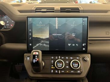 Land Rover Defender 110 D250 X-Dynamic SE — photo 12