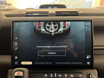 Land Rover Defender 110 D250 X-Dynamic SE — photo 16