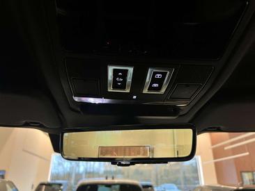 Land Rover Defender 110 D250 X-Dynamic SE — photo 18