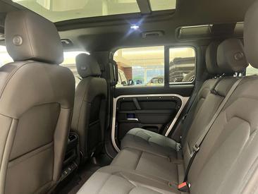 Land Rover Defender 110 D250 X-Dynamic SE — photo 19