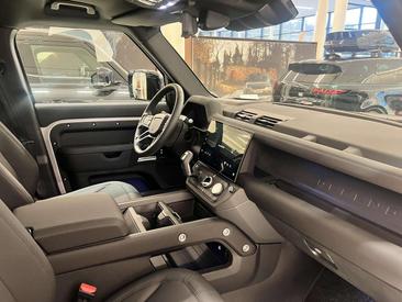 Land Rover Defender 110 D250 X-Dynamic SE — photo 21