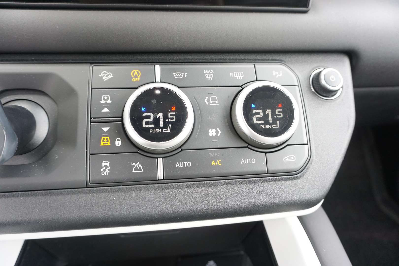 Land Rover Defender 90 D200 S - 2025 - Joinsteer - #13