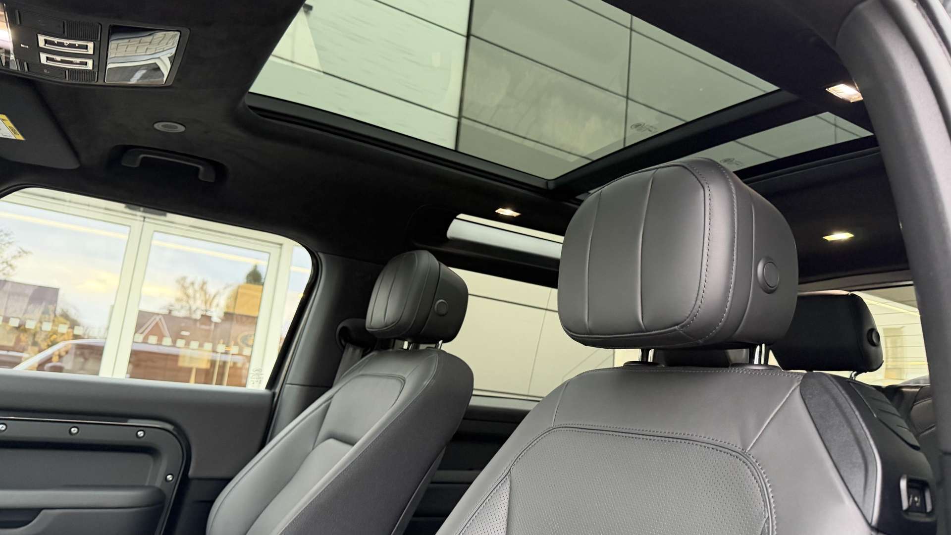 Land Rover Defender 90 P425 X - 2025 - Joinsteer - #9