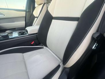 Land Rover Range Rover Velar R-Dynamic Base 4WD Aut. 3.0D I6 MHEV — photo 3