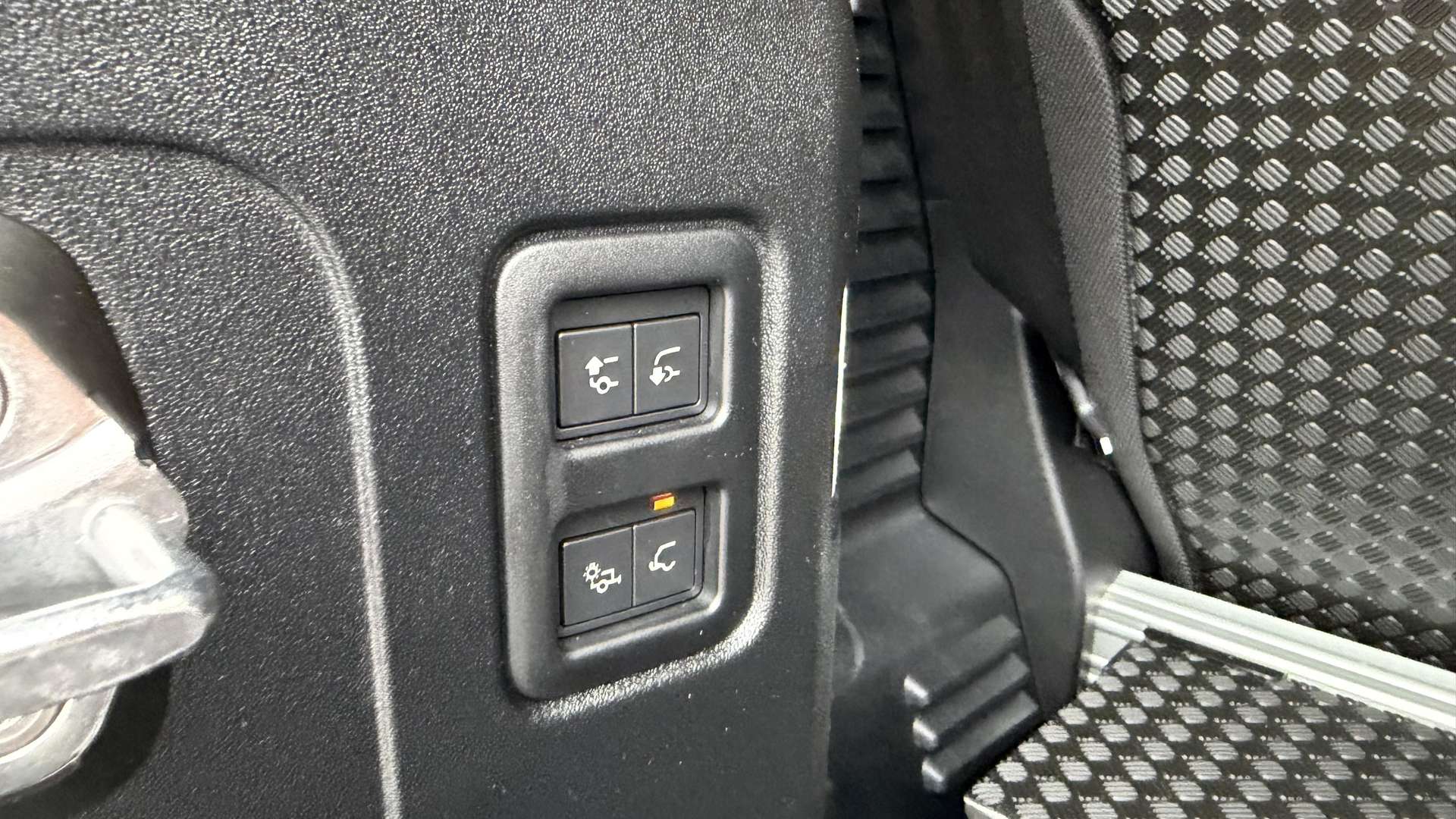 Land Rover Defender 90 P425 X - 2025 - Joinsteer - #26