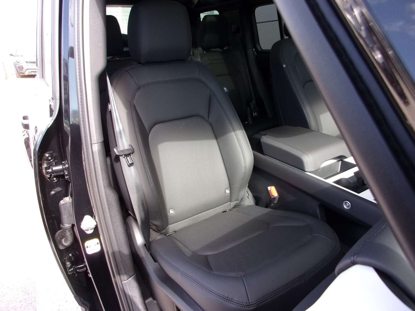 Land Rover Defender 110 X-Dynamic SE 3.0D L6 MHEV 350 AWD Aut. - 2026 - Joinsteer - #6