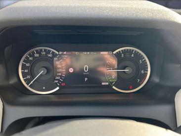 Land Rover Discovery Sport P300e S — photo 12