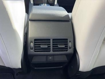 Land Rover Discovery Sport P300e S — photo 15