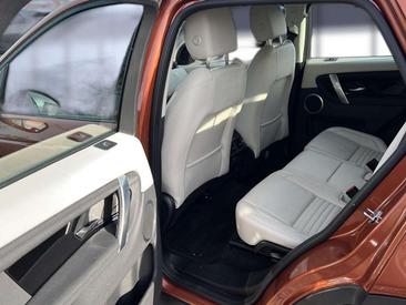 Land Rover Discovery Sport P300e S — photo 16