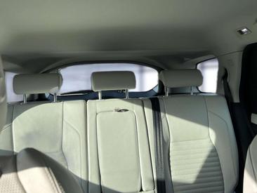 Land Rover Discovery Sport P300e S — photo 21