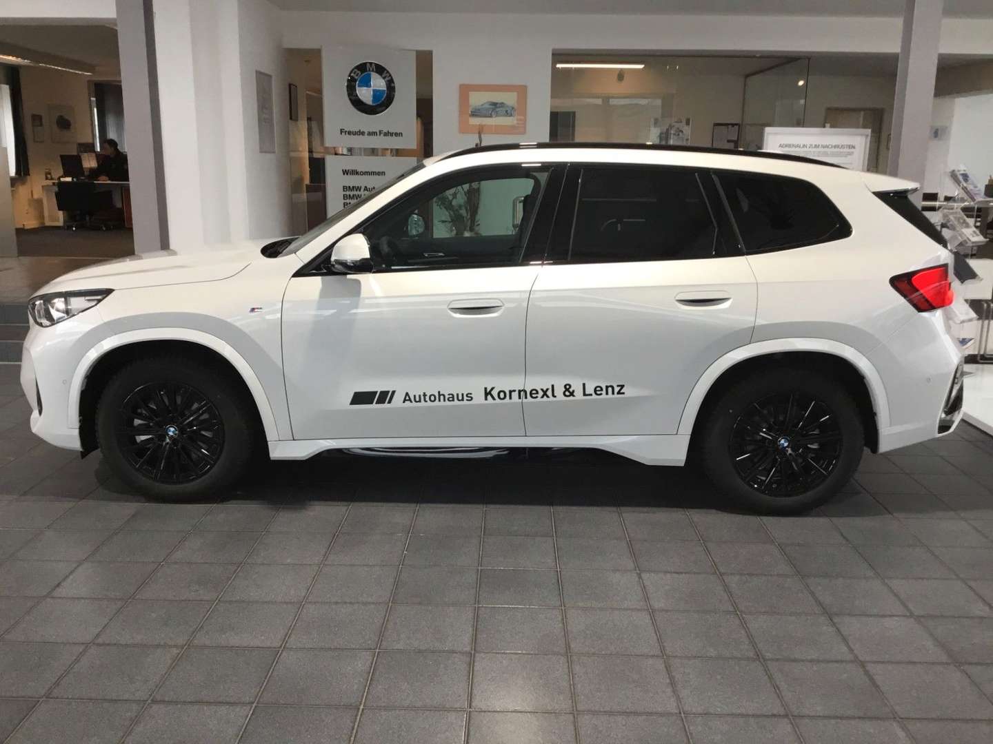 BMW IX1 XDrive M Sport - 2023 - Joinsteer - #3