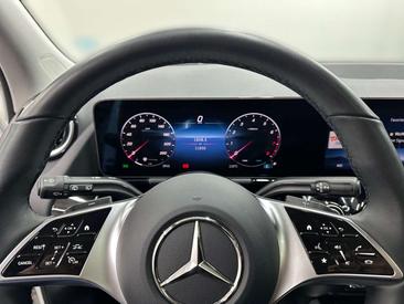 Mercedes GLA 180 Progressive — photo 8