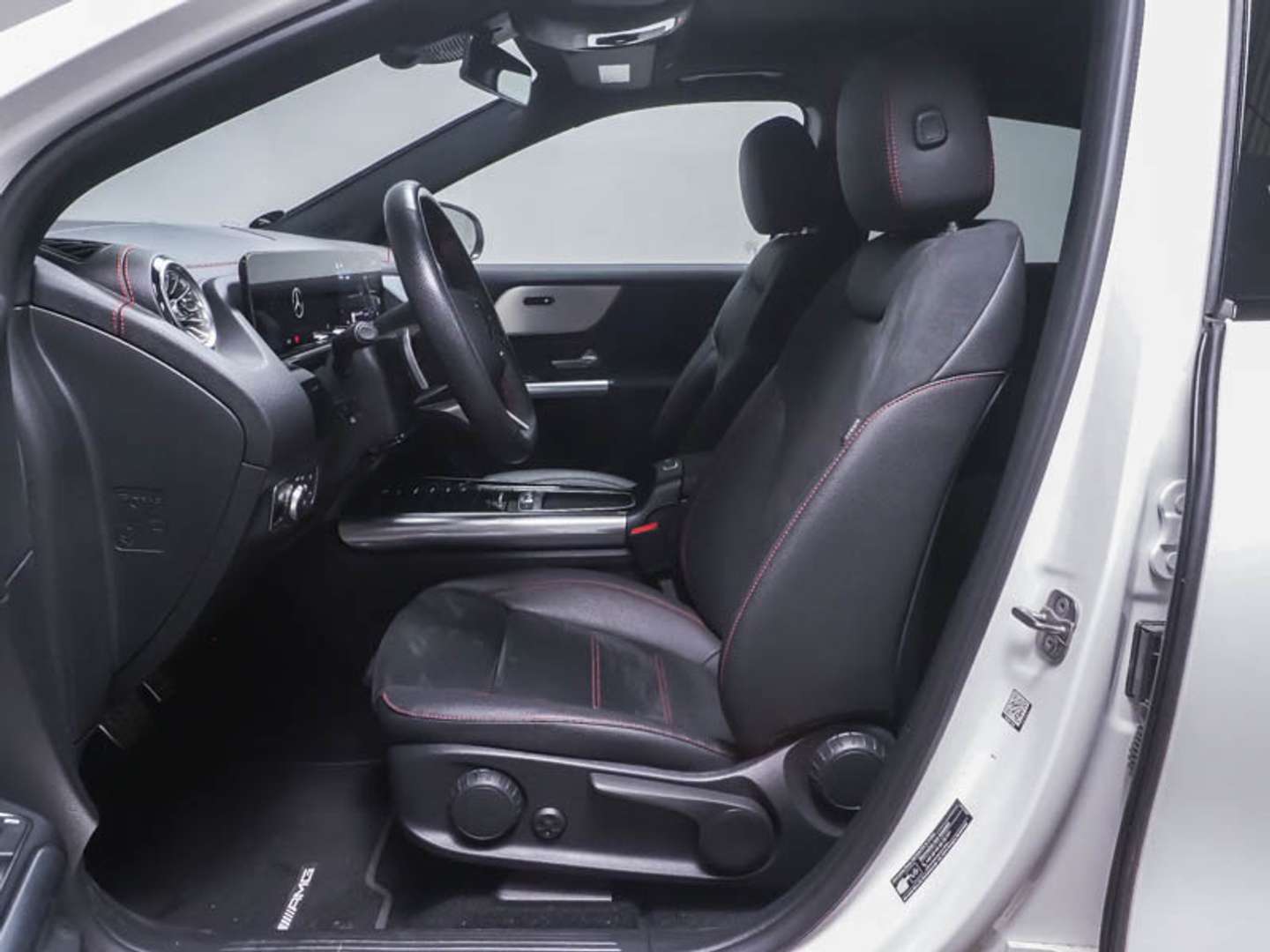 Mercedes EQA 300 Night Edition - 2024 - Joinsteer - #2