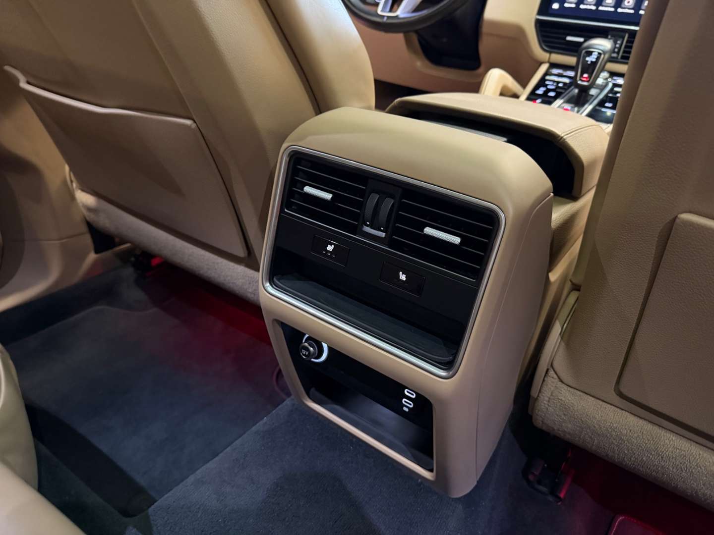 Porsche Cayenne Coupé Platinum Edition E-hybrid - 2022 - Joinsteer - #23