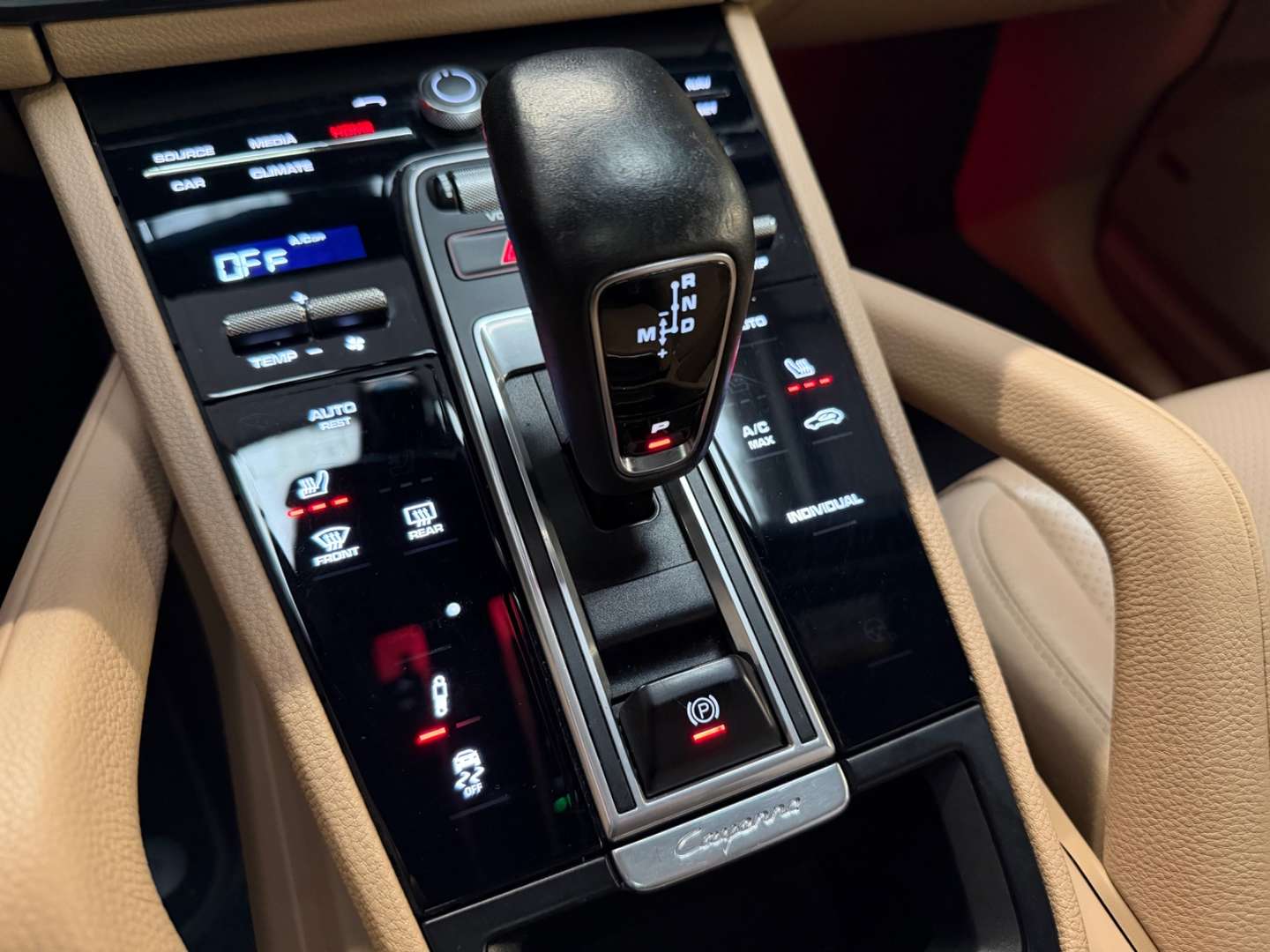 Porsche Cayenne Coupé Platinum Edition E-hybrid - 2022 - Joinsteer - #33