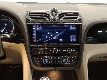 Bentley Bentayga V8 Azure — photo 9