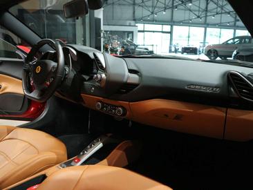 Ferrari 488 — photo 9