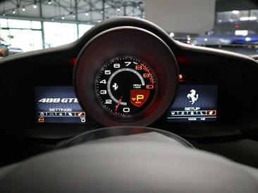Ferrari 488 — photo 17