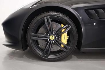 Ferrari GTC4Lusso — photo 7
