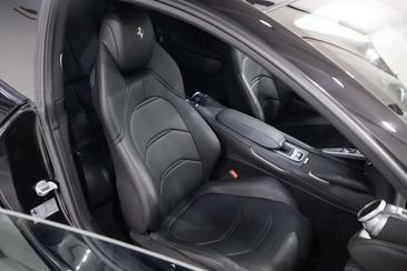 Ferrari GTC4Lusso — photo 9