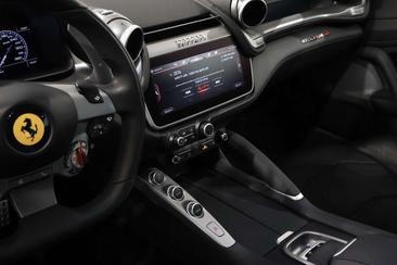 Ferrari GTC4Lusso — photo 12
