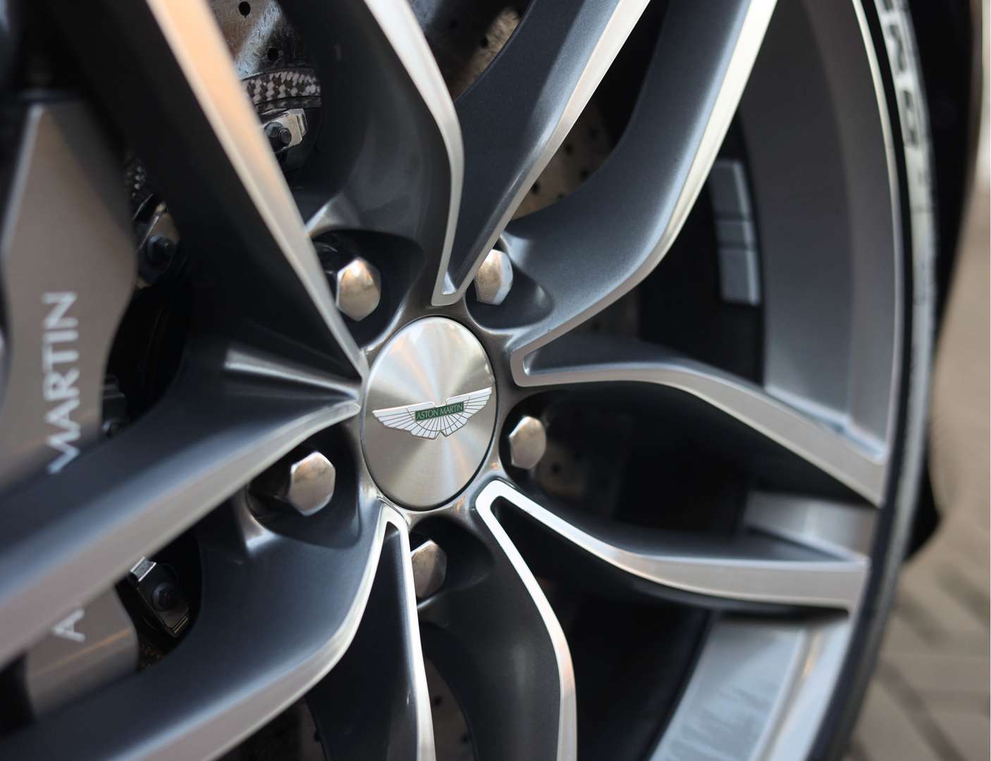 Aston Martin DB9 5.9 V12 Touchtronic - 2015 - Joinsteer - #25