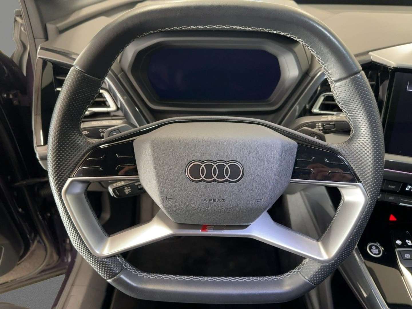 Audi Q4 E-tron S Line 40 E-tron - 2023 - Joinsteer - #9