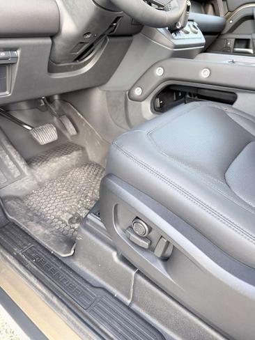Land Rover Defender 90 D250 X-Dynamic SE — photo 9